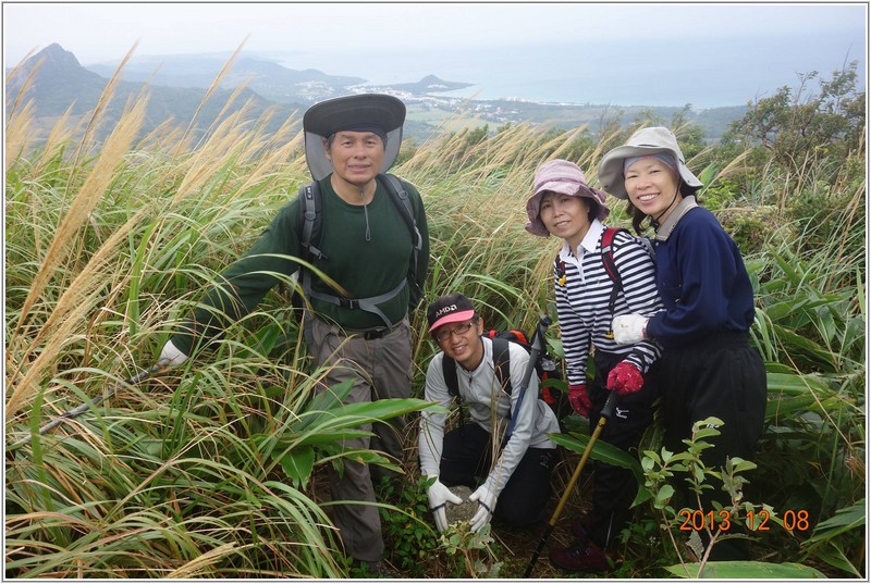 2013-12-08 10-24-25大山母山三角點留影.jpg